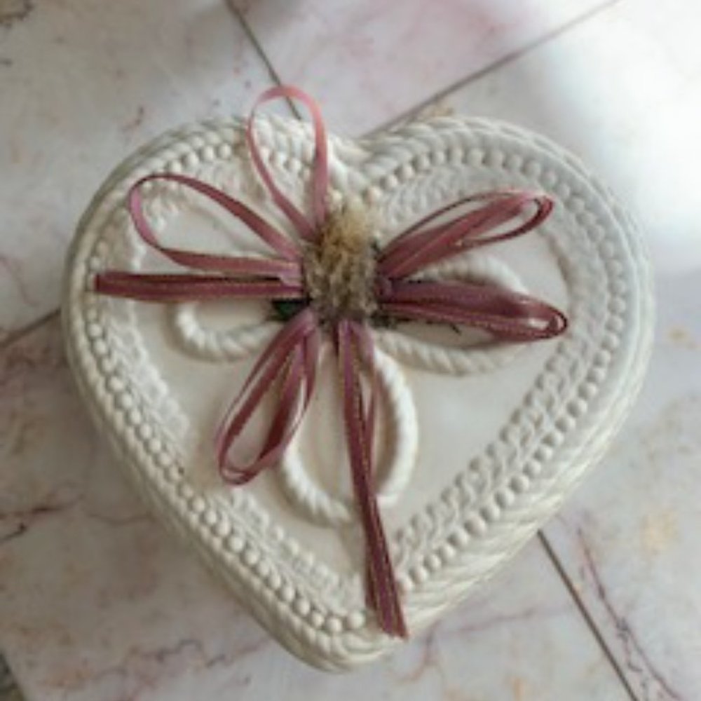 ❤️3/$20 Med/Large Cream Porcelain Trinket Box